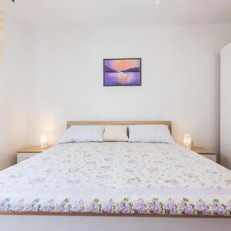 Stylish Two Bedroom Retreat With Balcony In Two Bedrooms