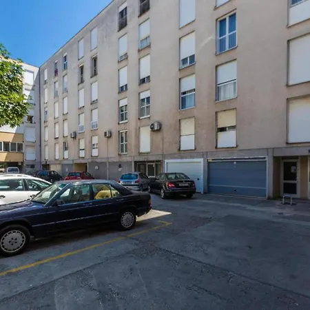 Stylish Two Bedroom Retreat With Balcony In Two Bedrooms Zadar
